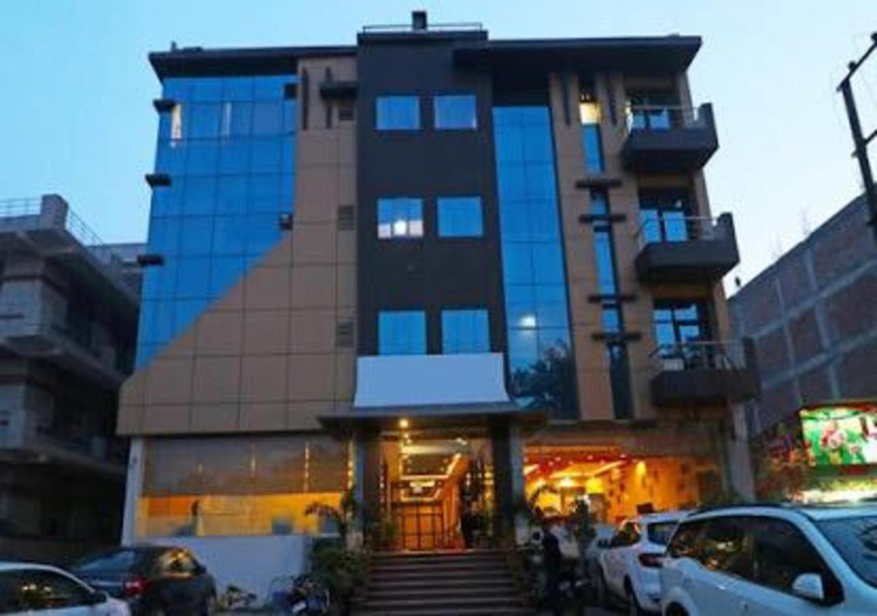 Hotel Loto - Sector 66 Нойда Екстер'єр фото